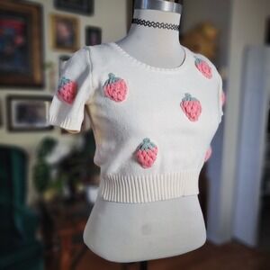 Luna Ivy Cream Strawberry Embroidered Cropped Knit Sweater Top Women's Size S
